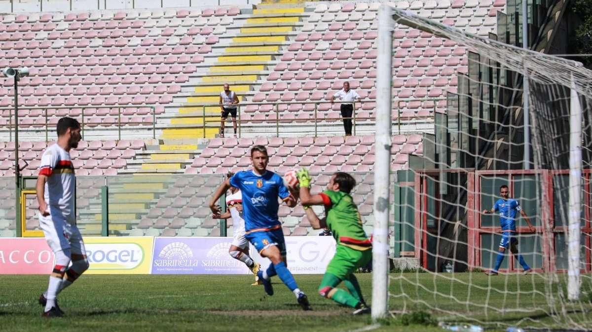 Fc Messina, tre punti contro il Castrovillari per sperare ancora