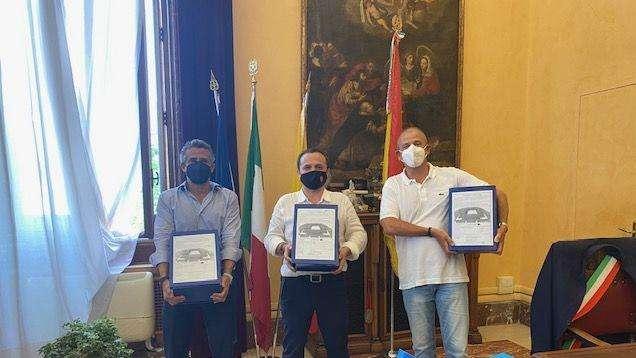 Stadio: i fratelli Franza regalano al Sindaco il progetto della copertura