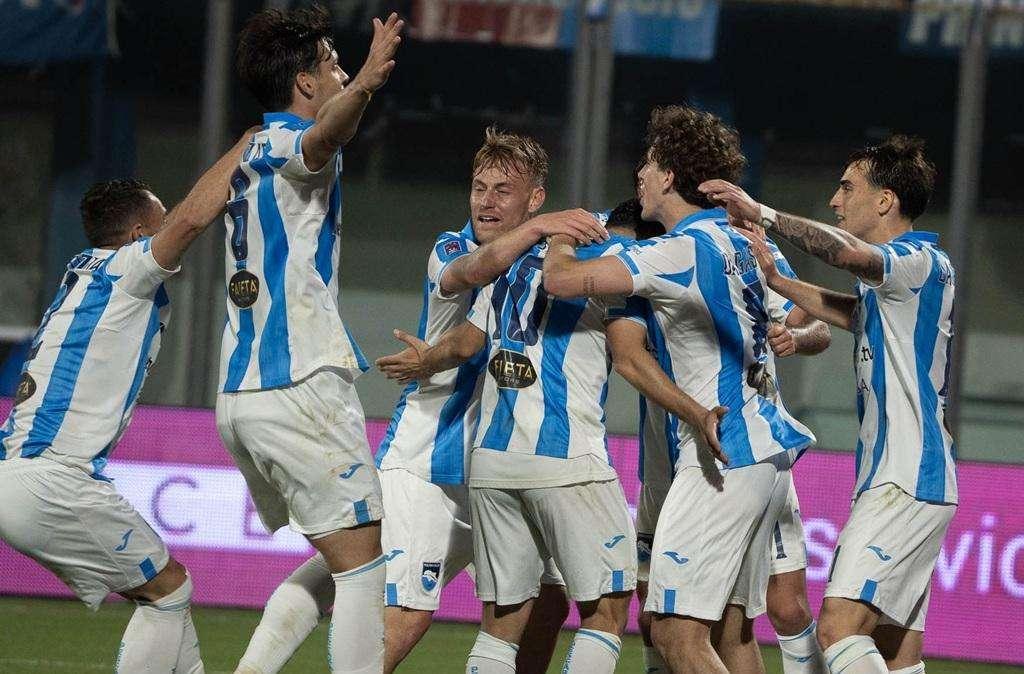 La gioia del Pescara a Catania