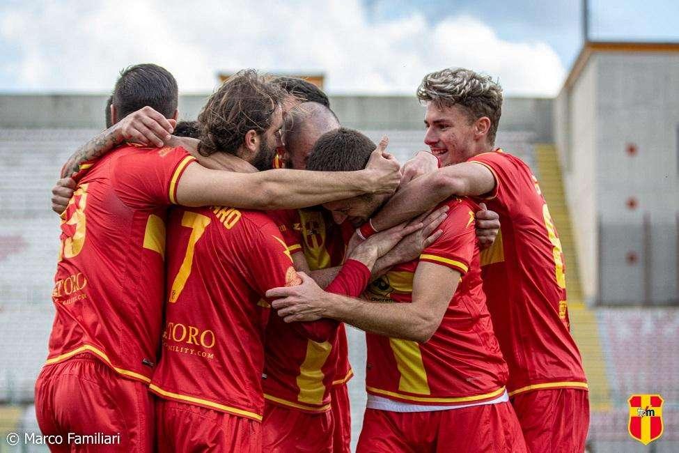 Football Club Messina tra gestione e primato di Schrödinger 