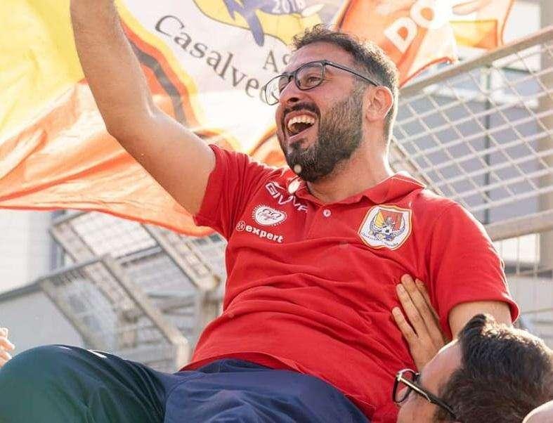 1^-Il Casalvecchio Siculo saluta mister Moschella: "Saremo sempre legati"