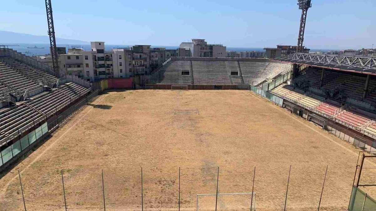 Messina, in campo e fuori: quale fuoco cova sotto la cenere?