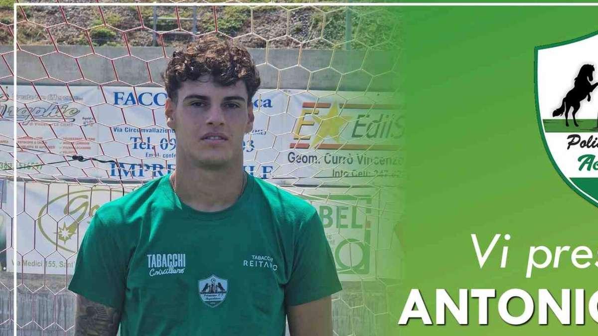 Il giovane Antonio Di Bella per la porta dell'Acquedolcese
