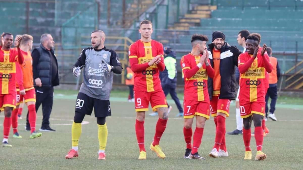 Questo Messina non muore mai: Balde e Berto acciuffano il 2-2 a Giugliano