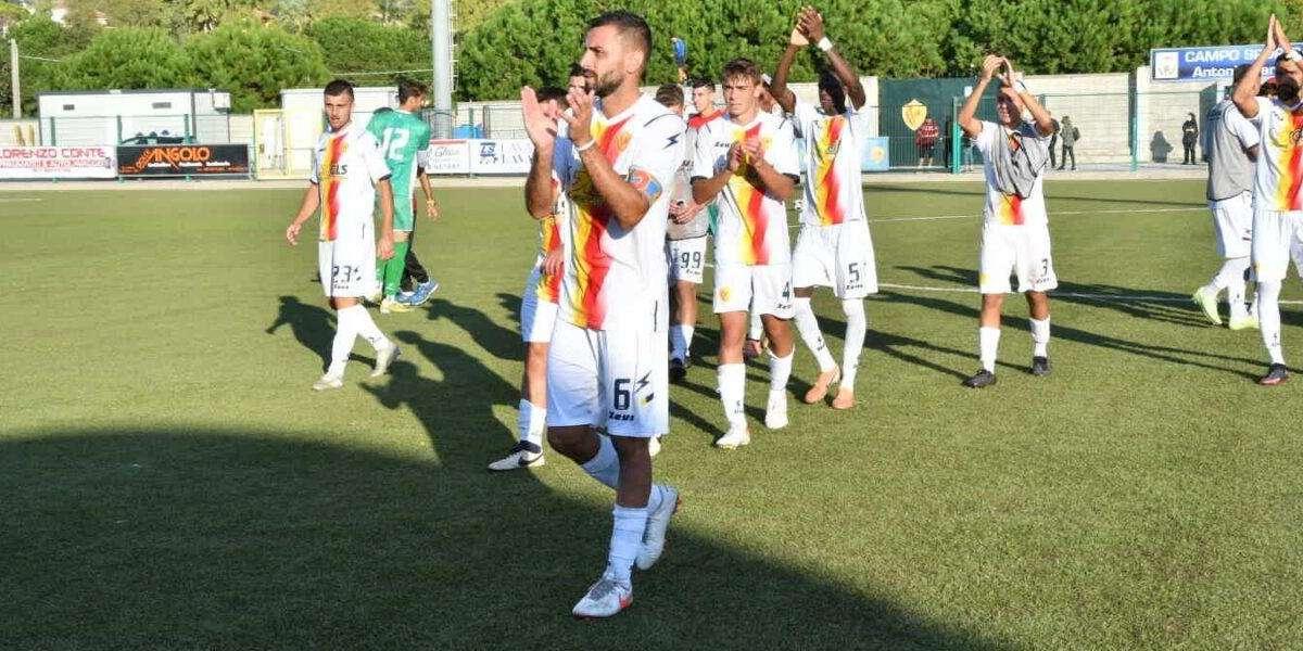 Davanti scivolano tutte, Real Aversa nuova capolista. Fc, pari col Trapani