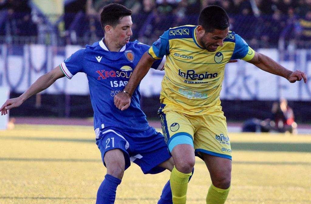 Siracusa, vittoria a Scafati e primato. La Reggina si butta via