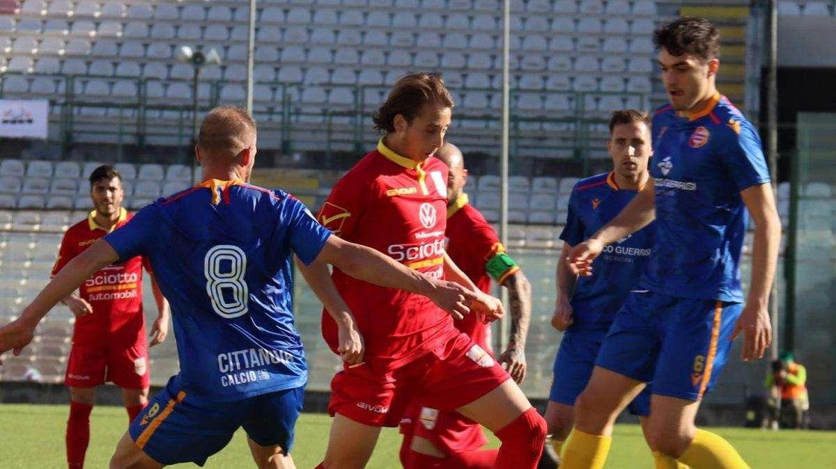 Poche idee. L'Acr Messina non fa male a una Cittanovese votata alla difesa