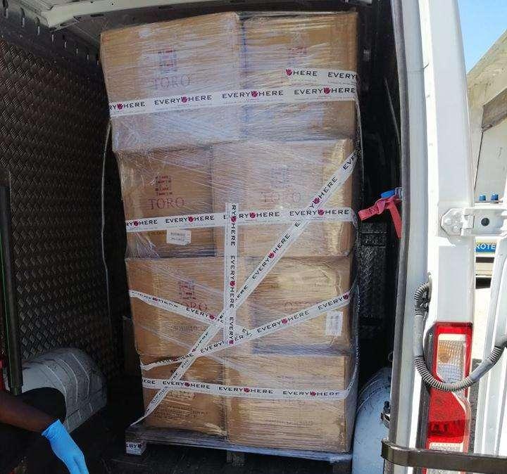 Una maschera sul viso per i dipendenti comunali: la Toro ne consegna 65.000