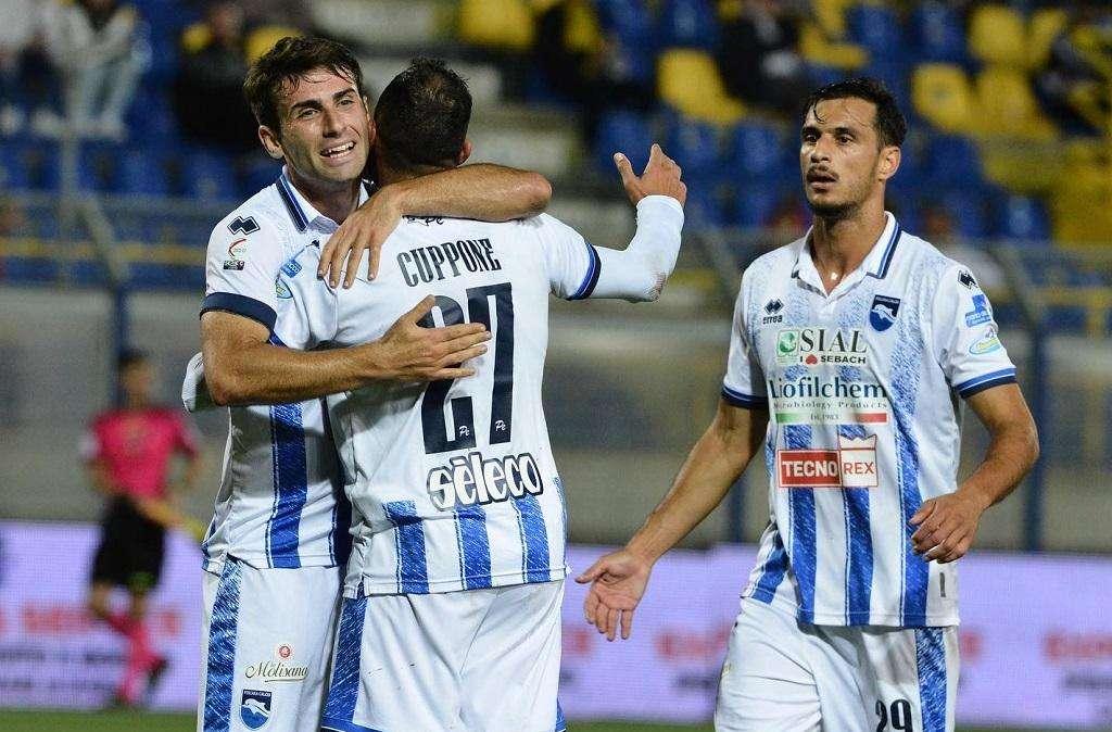 Il Catanzaro frena ad Avellino. Crotone e Pescara si fanno sotto