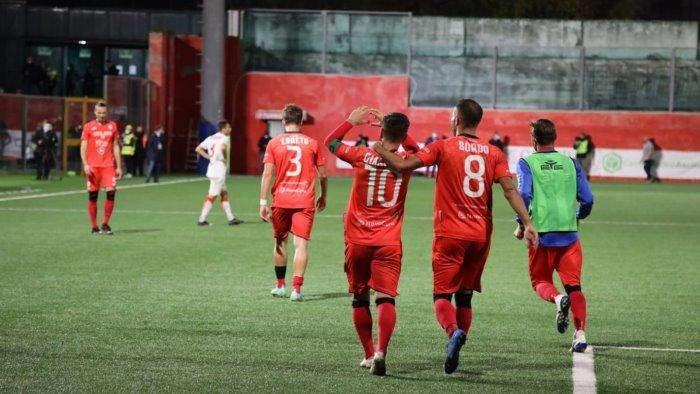 La Turris batte il Catanzaro tra le proteste. Il punto sul campionato