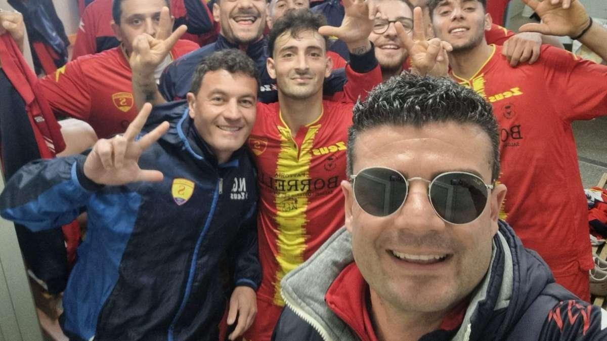 Bucale con la squadra
