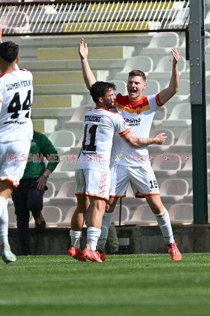 Il Messina stende l'Altamura (3-1) e continua a correre dopo Giugliano