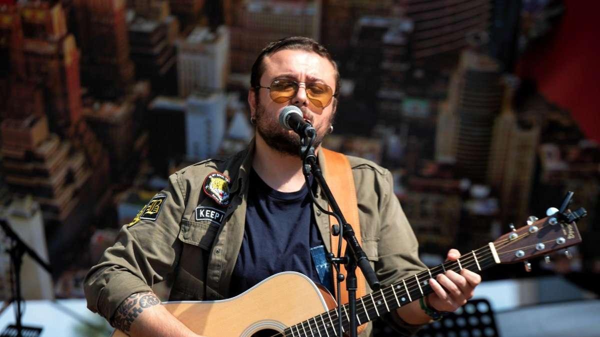 “Non succede quasi mai": ecco il nuovo singolo di Cabrio