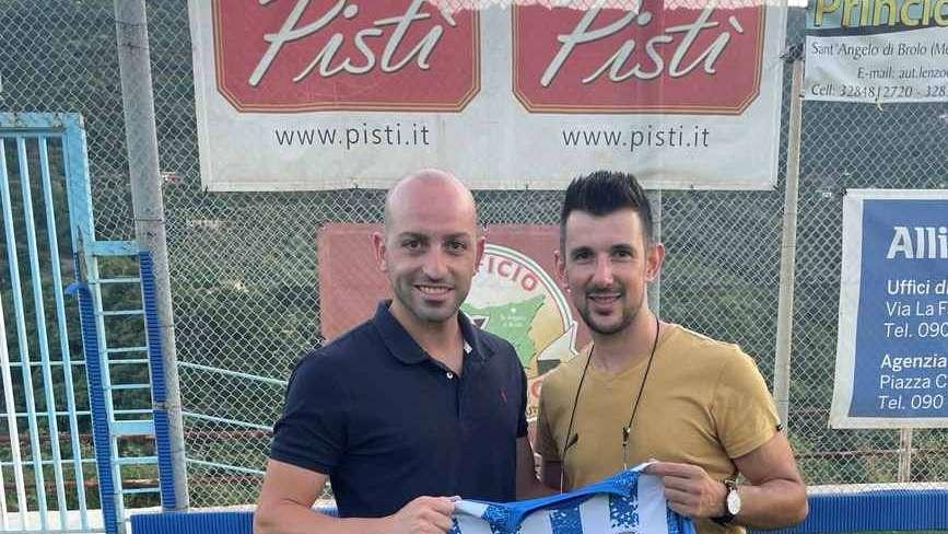 1^-Marco Palmeri sulla panchina della Futura Brolo. Rosario Addamo verso Patti