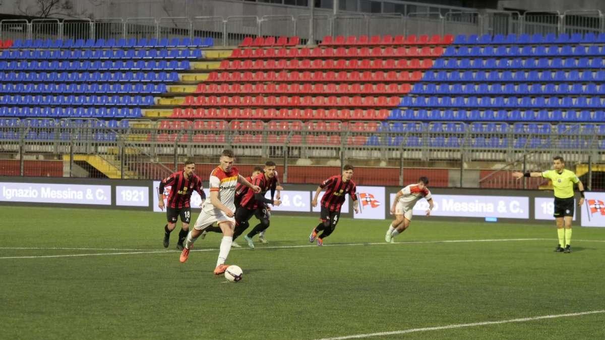 Di Somma dà una spallata nell'abisso al Messina: vince 2-1 il Sorrento