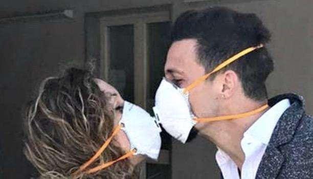 Cocimano sposa la sua Gessica in vestito e mascherina