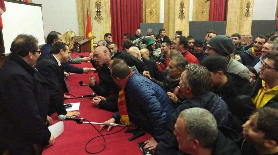 A Cateno De Luca del calcio "frega nulla". A Messina se n'erano già accorti