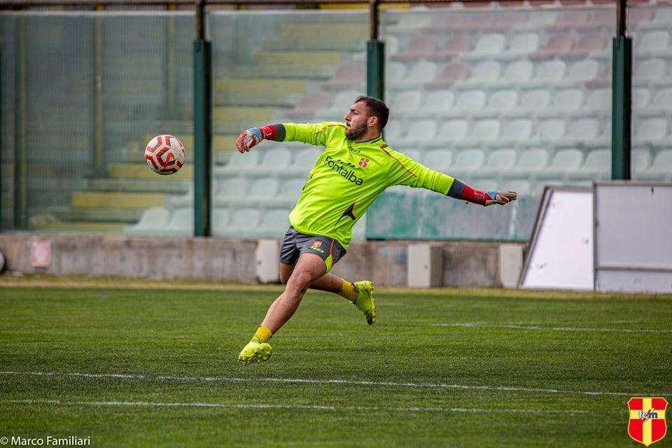 Fc Messina, l'apertura ai '99 libera la conferma del portiere Marone