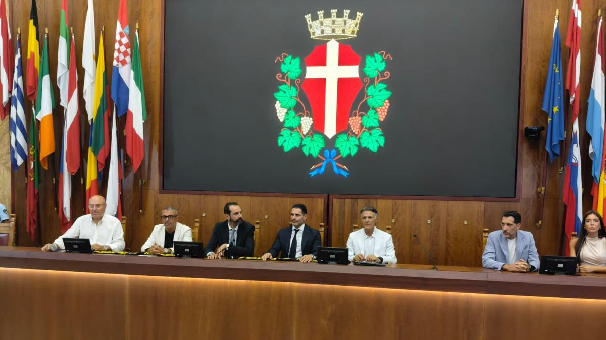 Messina, Davis: "Scusate per il silenzio. Presentiamo persone importanti"
