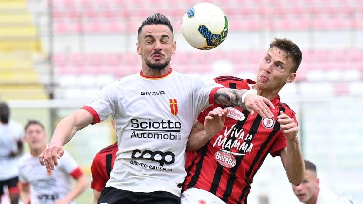 Messina-Foggia e la sindrome di Dorando Pietri, sorretto fino al traguardo