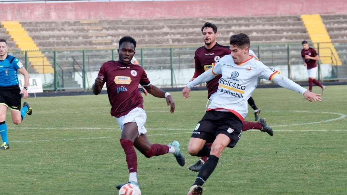 Un buon primo tempo e niente più. Il Messina si butta via ad Acireale