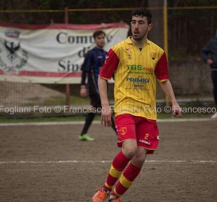 Il centrocampista Michael Fimognari rinnova con il Sinagra