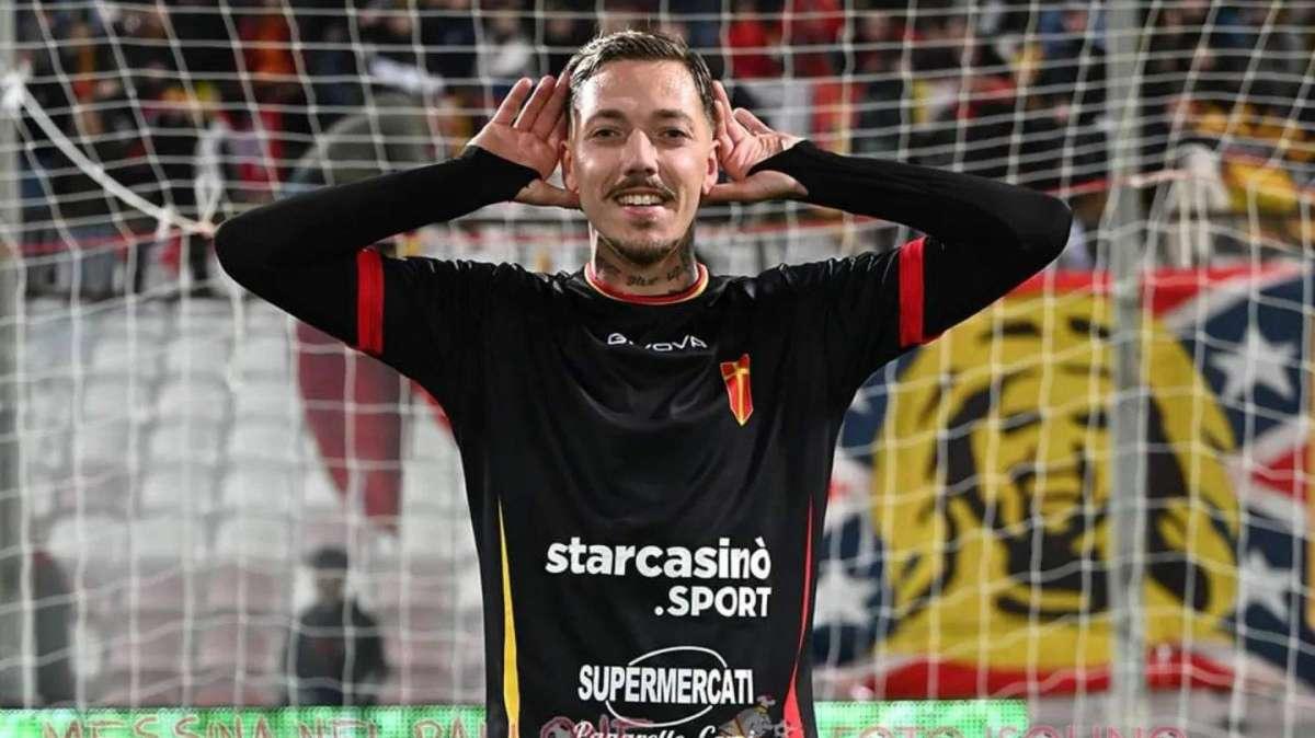 Emmauso dopo il gol al Catania