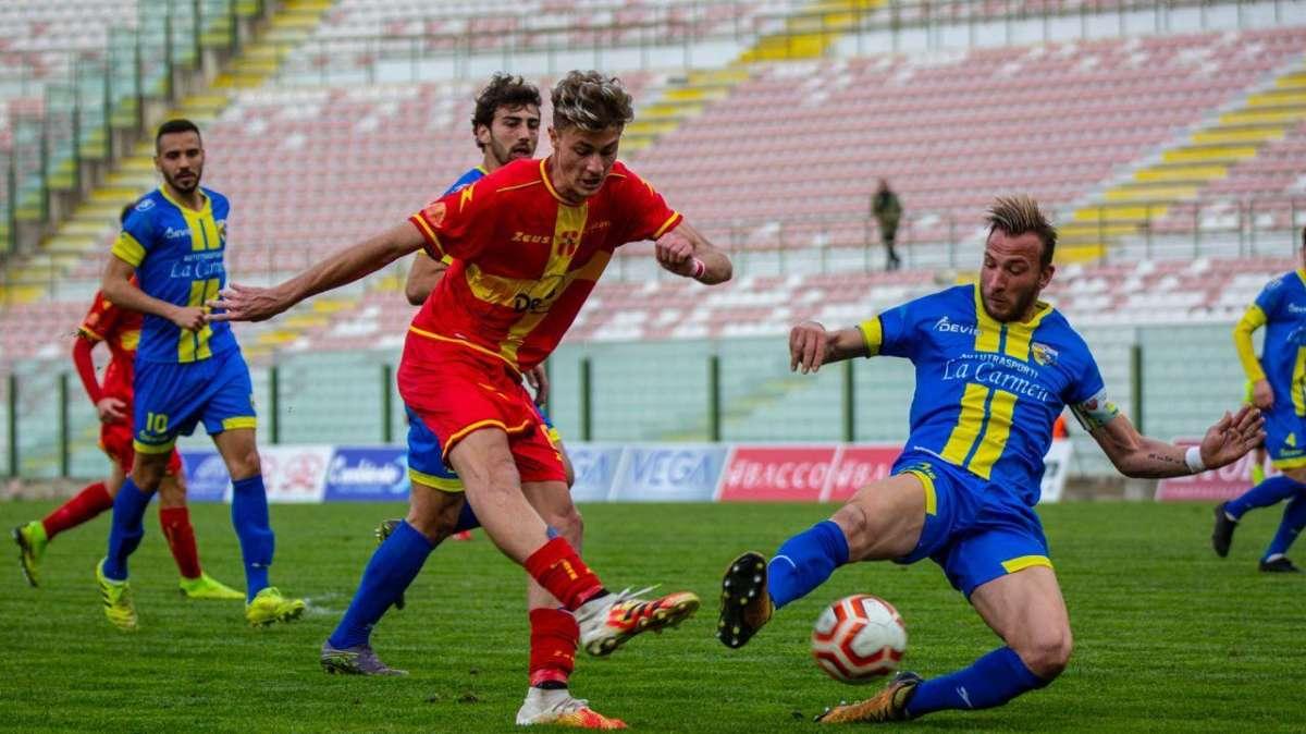 Tris e vetta più vicina. Al Franco Scoglio l'Fc Messina supera il Licata