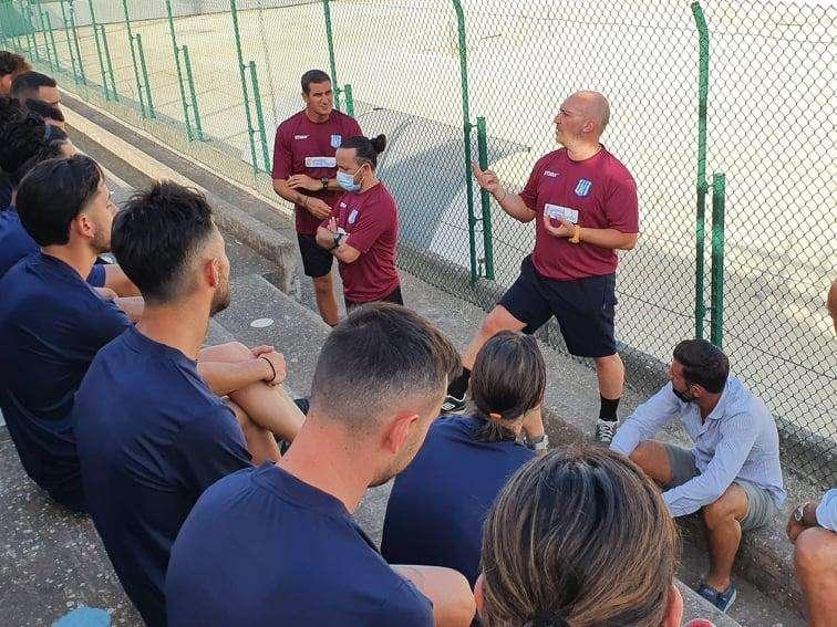 Mister Serafino con la squadra