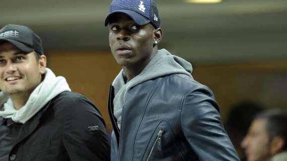 Balotelli stoppa le voci: "Resto al City, lo devo a Mancini"
