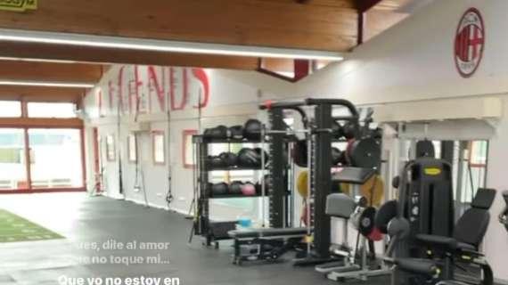 Milanello, continua la preparazione di Sergino Dest: video sui social
