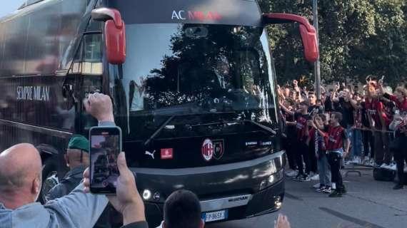 VIDEO MN - Verso Milan-Monza: la squadra rossonera è arrivata a San Siro