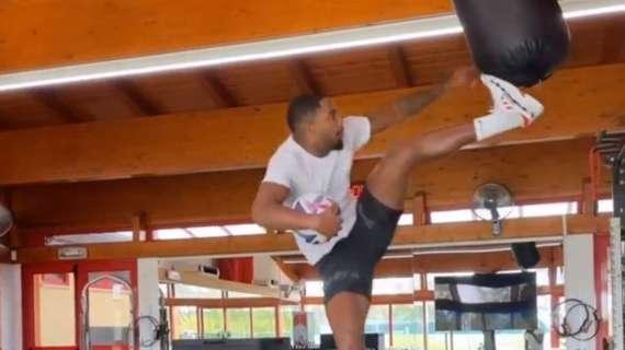 VIDEO - Maignan, due salti clamorosi da cintura nera a Milanello
