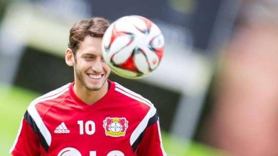 Milan, oggi sbarca Calhanoglu. Il sesto colpo di mercato è una perla