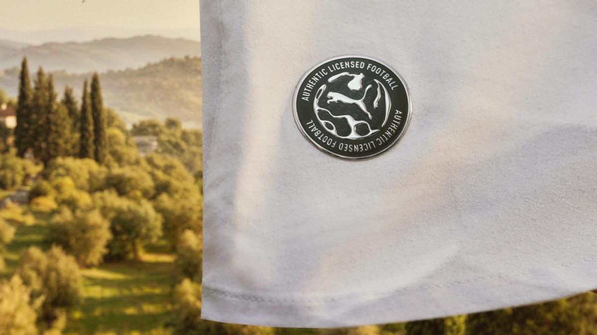 La seconda maglia avrà due versioni: quella Authentic e una replica al 95% in poliestere