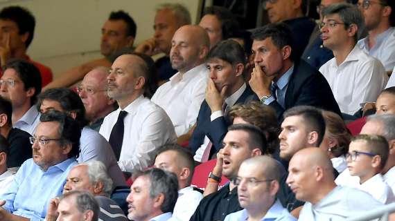 L’abbraccio della triade: dirigenza Milan coesa e unita anche nelle difficoltà