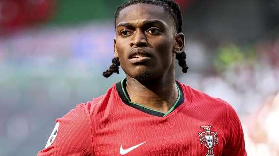 Gazzetta - Da ieri è attiva la clausola di Leao: Milan sereno. Insidia araba in sottofondo
