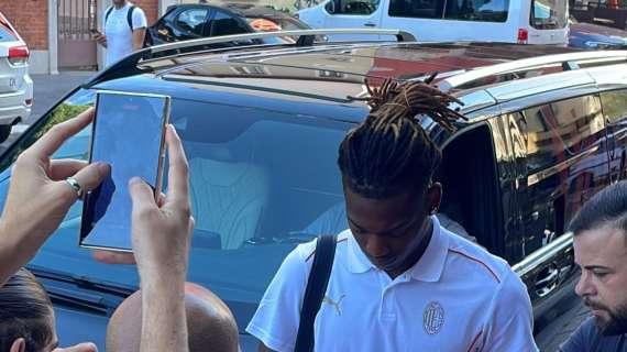 VIDEO MN - Verso Milan-Torino: l'arrivo dei giocatori rossoneri in hotel