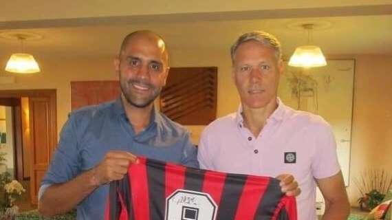 SPECIALE MN - Dentro il caveau di un collezionista di maglie: "Quella di Van Basten la più preziosa"