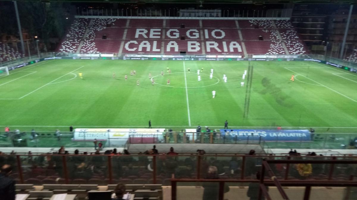 Calcio: Lotito ha rilevato la Reggina, l'annuncio su Fb del sindaco
