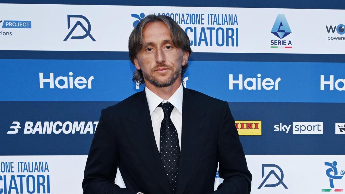Romano su Modric: "Era molto legato ad Allegri, eppure ha deciso di restare al Milan. C'è tutta la sua fede rossonera in quella scelta"