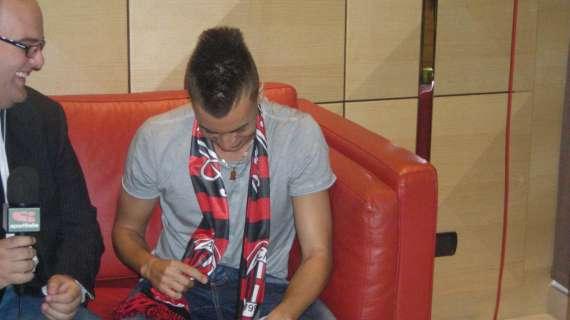 ESCLUSIVO - Guarda El Shaarawy con la sciarpa del Milan al collo