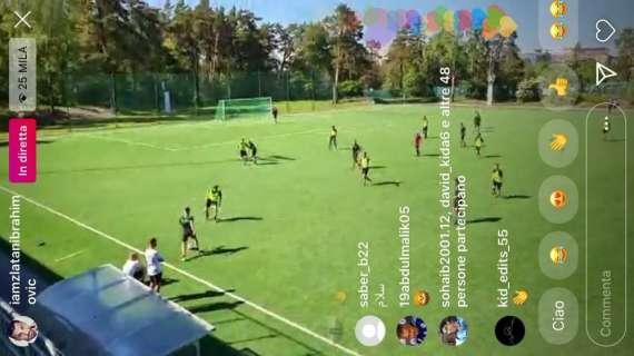 FOTO - Ibrahimovic segue l'allenamento dell'Hammarby in Svezia