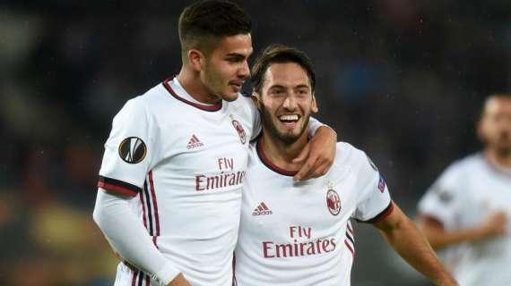 Milan-Spal, le formazioni ufficiali: in avanti Kalinic e André Silva, a destra c’è Abate. In difesa spazio a Zapata