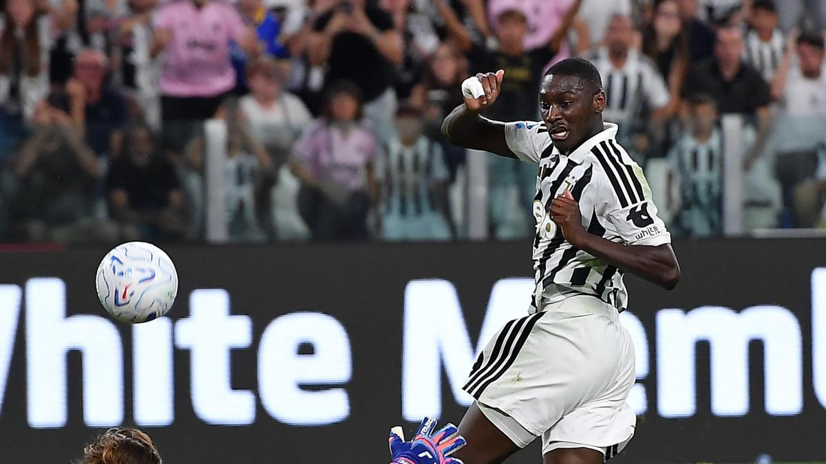 Juventus, Kolo Muani operato alla mano: intervento riuscito. Ci sarà dopo la sosta