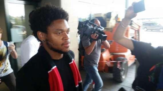 PHOTOGALLERY MN - Lo sbarco di Luiz Adriano alla Malpensa