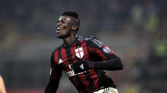 Gazzetta - Niang, rabbia Milan: il club lo multa per il tuffo in piscina dal tetto. Cessione in vista?