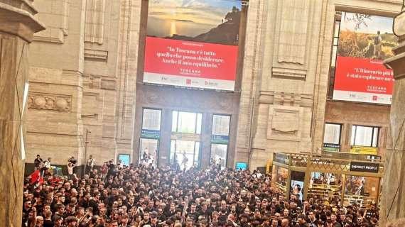 FOTO MN - Tanto entusiasmo e grande folla rossonera alla Stazione Centrale di Milano