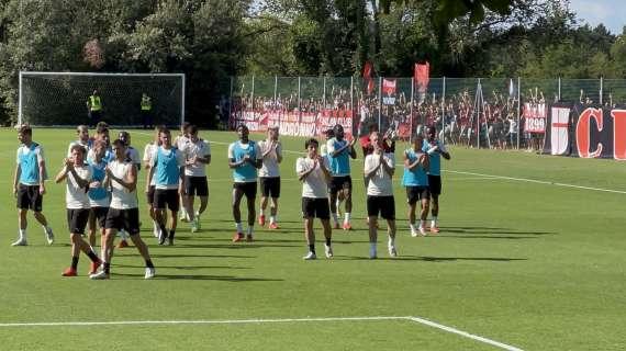 VIDEO MN - Il saluto della squadra ai tifosi presenti a Milanello