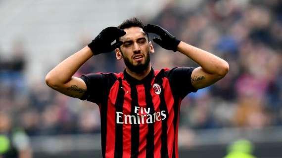 Gazzetta - Milan, involuzione Calhanoglu: può partire a gennaio, la valutazione è di 20 milioni  